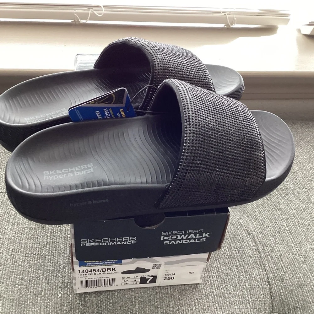 Skechers Women's Hyper Slide - Radiant Slide Sandals, size 7 - Picture 8 of 10